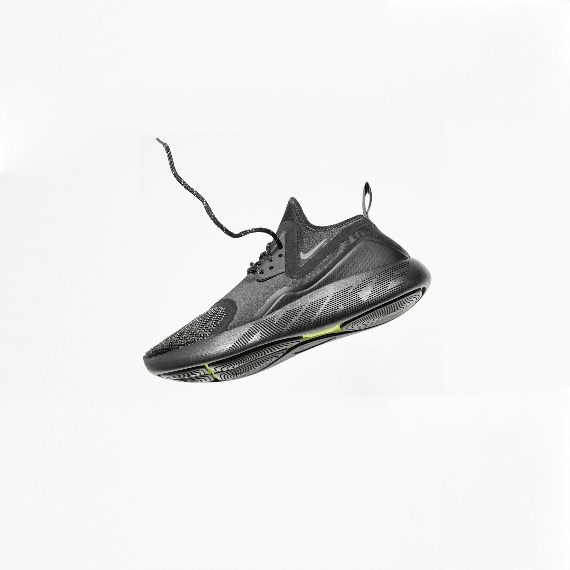 Shadow Edition Nike Essentials
